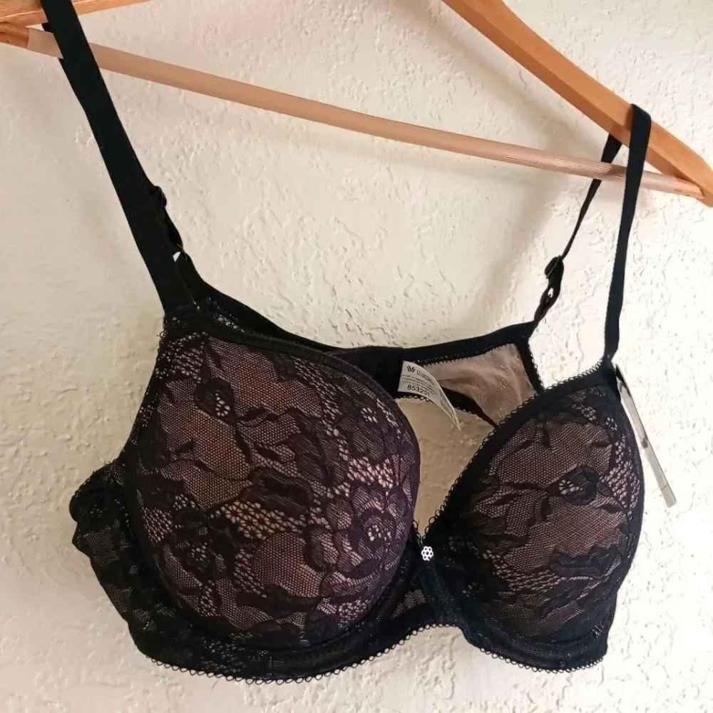 Wacoal black & Nude lace bra​